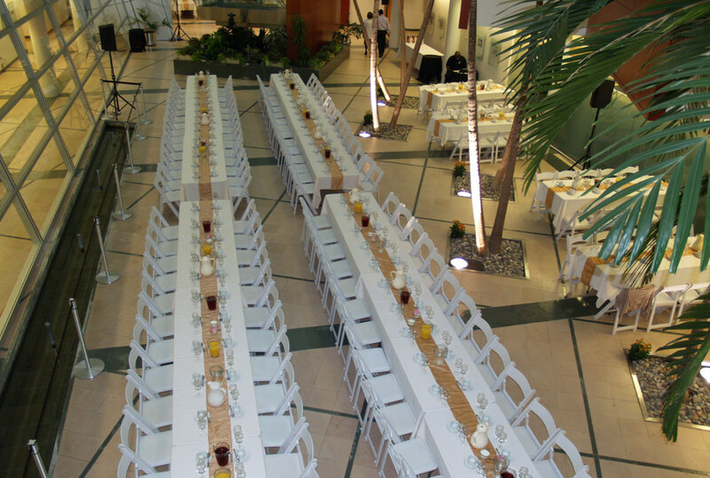 Tables with many seatings for guest